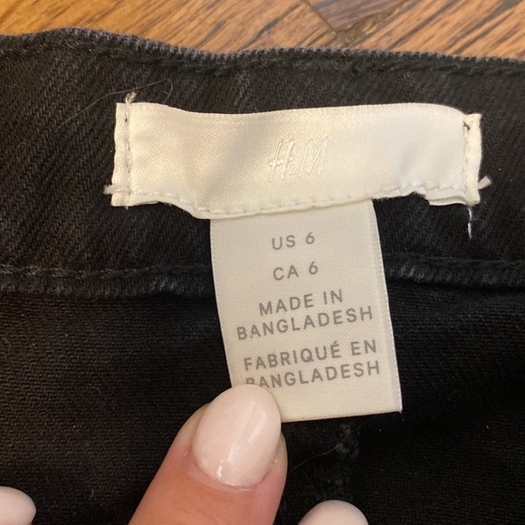 H&M Black Denim Skirt With Hem Detail - Picture 3 of 3